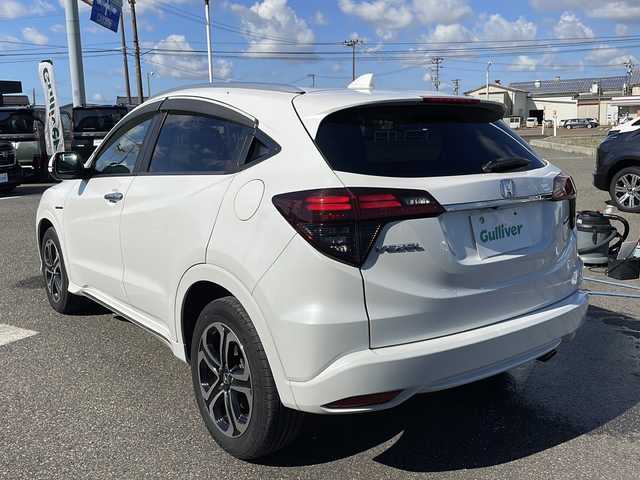 ホンダ ヴェゼル ハイブリッド Z ホンダセンシング 新潟県 2019(平31)年 4.3万km プラチナホワイトパール 純正メモリナビ/（DTV/DVD/Bluetooth）/ホンダセンシング/衝突軽減/レーンキープアシスト/先行発進検知/クルーズコントロール/バックカメラ/ビルドインETC/ハーフレザーシート/シートヒーター/革巻きステア/パドルシフト/防眩ミラー/フロアマット/LEDヘッドライト/フォグランプ/ウィンカーミラー/電格ミラー/ドアバイザー