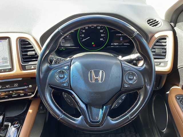 ホンダ ヴェゼル ハイブリッド Z ホンダセンシング 新潟県 2019(平31)年 4.3万km プラチナホワイトパール 純正メモリナビ/（DTV/DVD/Bluetooth）/ホンダセンシング/衝突軽減/レーンキープアシスト/先行発進検知/クルーズコントロール/バックカメラ/ビルドインETC/ハーフレザーシート/シートヒーター/革巻きステア/パドルシフト/防眩ミラー/フロアマット/LEDヘッドライト/フォグランプ/ウィンカーミラー/電格ミラー/ドアバイザー