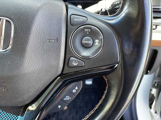 ホンダ ヴェゼル ハイブリッド Z ホンダセンシング 新潟県 2019(平31)年 4.3万km プラチナホワイトパール 純正メモリナビ/（DTV/DVD/Bluetooth）/ホンダセンシング/衝突軽減/レーンキープアシスト/先行発進検知/クルーズコントロール/バックカメラ/ビルドインETC/ハーフレザーシート/シートヒーター/革巻きステア/パドルシフト/防眩ミラー/フロアマット/LEDヘッドライト/フォグランプ/ウィンカーミラー/電格ミラー/ドアバイザー