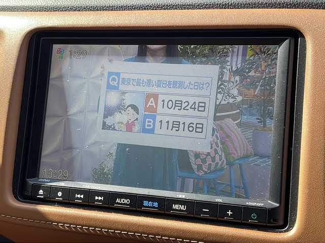 ホンダ ヴェゼル ハイブリッド Z ホンダセンシング 新潟県 2019(平31)年 4.3万km プラチナホワイトパール 純正メモリナビ/（DTV/DVD/Bluetooth）/ホンダセンシング/衝突軽減/レーンキープアシスト/先行発進検知/クルーズコントロール/バックカメラ/ビルドインETC/ハーフレザーシート/シートヒーター/革巻きステア/パドルシフト/防眩ミラー/フロアマット/LEDヘッドライト/フォグランプ/ウィンカーミラー/電格ミラー/ドアバイザー