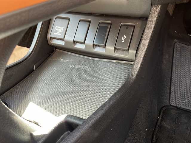 ホンダ ヴェゼル ハイブリッド Z ホンダセンシング 新潟県 2019(平31)年 4.3万km プラチナホワイトパール 純正メモリナビ/（DTV/DVD/Bluetooth）/ホンダセンシング/衝突軽減/レーンキープアシスト/先行発進検知/クルーズコントロール/バックカメラ/ビルドインETC/ハーフレザーシート/シートヒーター/革巻きステア/パドルシフト/防眩ミラー/フロアマット/LEDヘッドライト/フォグランプ/ウィンカーミラー/電格ミラー/ドアバイザー