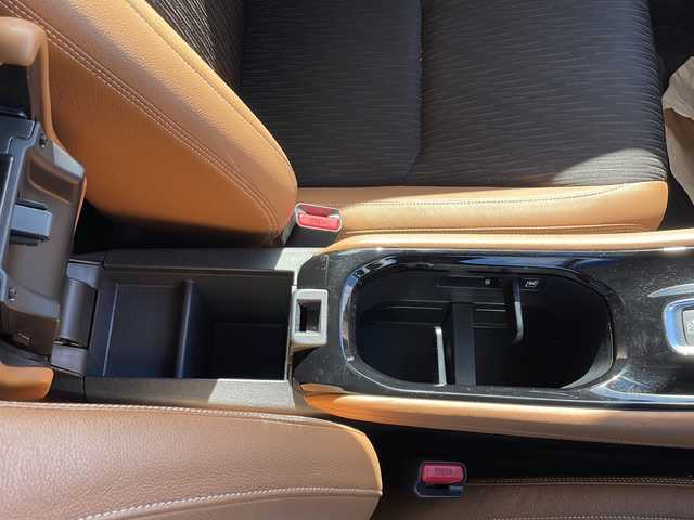 ホンダ ヴェゼル ハイブリッド Z ホンダセンシング 新潟県 2019(平31)年 4.3万km プラチナホワイトパール 純正メモリナビ/（DTV/DVD/Bluetooth）/ホンダセンシング/衝突軽減/レーンキープアシスト/先行発進検知/クルーズコントロール/バックカメラ/ビルドインETC/ハーフレザーシート/シートヒーター/革巻きステア/パドルシフト/防眩ミラー/フロアマット/LEDヘッドライト/フォグランプ/ウィンカーミラー/電格ミラー/ドアバイザー