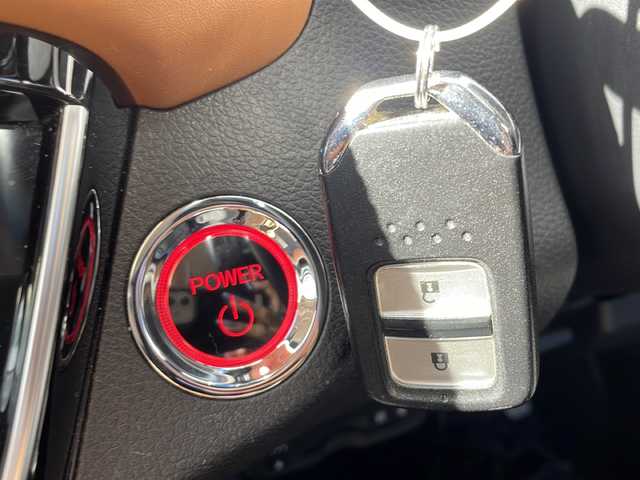 ホンダ ヴェゼル ハイブリッド Z ホンダセンシング 新潟県 2019(平31)年 4.3万km プラチナホワイトパール 純正メモリナビ/（DTV/DVD/Bluetooth）/ホンダセンシング/衝突軽減/レーンキープアシスト/先行発進検知/クルーズコントロール/バックカメラ/ビルドインETC/ハーフレザーシート/シートヒーター/革巻きステア/パドルシフト/防眩ミラー/フロアマット/LEDヘッドライト/フォグランプ/ウィンカーミラー/電格ミラー/ドアバイザー