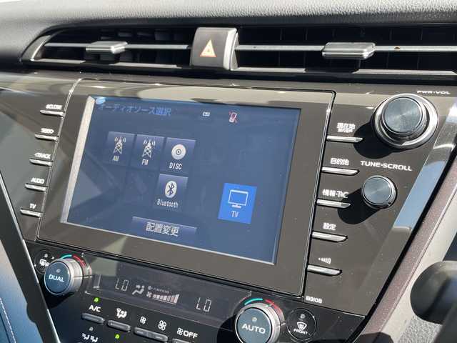 トヨタ カムリ G レザーパッケージ 愛知県 2017(平29)年 4.2万km プラチナホワイトパールマイカ トヨタセーフティセンス/純正8型ナビ/レーダークルーズコントロール/シートヒーター/バックカメラ/パワーシート/ヘッドアップディスプレイ/純正アルミホイール/ブラインドスポットモニター/LEDヘッドライト/オートマチックハイビーム/ドライブレコーダー/ETC/衝突軽減システム/フルセグ/CD DVD/Bluetooth/ステアリングスイッチ/スマートキー/プッシュスタート