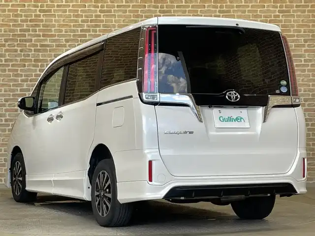 トヨタ エスクァイア Gi プレミアムパッケージ 岩手県 2018(平30)年 8.9万km ホワイトパールクリスタルシャイン ４WD/TRDスポイラー/ALPINE後席モニター/ALPINE９インチナビ/寒冷地仕様/両側パワースライドドア/トヨタセーフティセンスC/プリクラッシュセーフティ/レーンディパーチャーアラート/オートマチックハイビーム/先行車発進告知機能/クルーズコントロール/横滑り防止装置/アイドリングストップ/MTモード付AT/シートヒーター/ステアリングヒーター/ロールサンシェード/リヤオートエアコン/エンジンスターター/バックカメラ/ドライブレコーダー/ETC/LEDヘッドランプ/純正１５インチアルミホイール