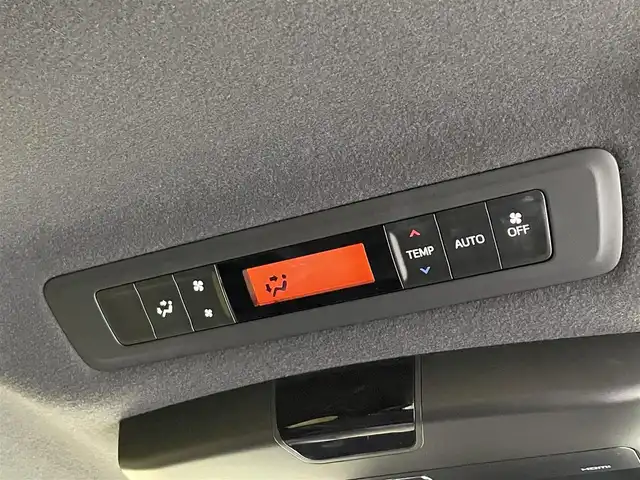 トヨタ エスクァイア Gi プレミアムパッケージ 岩手県 2018(平30)年 8.9万km ホワイトパールクリスタルシャイン ４WD/TRDスポイラー/ALPINE後席モニター/ALPINE９インチナビ/寒冷地仕様/両側パワースライドドア/トヨタセーフティセンスC/プリクラッシュセーフティ/レーンディパーチャーアラート/オートマチックハイビーム/先行車発進告知機能/クルーズコントロール/横滑り防止装置/アイドリングストップ/MTモード付AT/シートヒーター/ステアリングヒーター/ロールサンシェード/リヤオートエアコン/エンジンスターター/バックカメラ/ドライブレコーダー/ETC/LEDヘッドランプ/純正１５インチアルミホイール