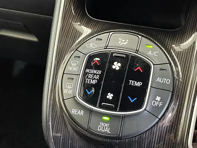 トヨタ エスクァイア Gi プレミアムパッケージ 岩手県 2018(平30)年 8.9万km ホワイトパールクリスタルシャイン ４WD/TRDスポイラー/ALPINE後席モニター/ALPINE９インチナビ/寒冷地仕様/両側パワースライドドア/トヨタセーフティセンスC/プリクラッシュセーフティ/レーンディパーチャーアラート/オートマチックハイビーム/先行車発進告知機能/クルーズコントロール/横滑り防止装置/アイドリングストップ/MTモード付AT/シートヒーター/ステアリングヒーター/ロールサンシェード/リヤオートエアコン/エンジンスターター/バックカメラ/ドライブレコーダー/ETC/LEDヘッドランプ/純正１５インチアルミホイール