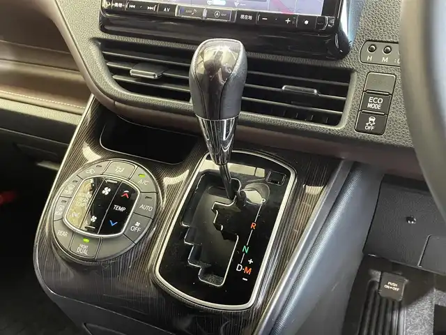 トヨタ エスクァイア Gi プレミアムパッケージ 岩手県 2018(平30)年 8.9万km ホワイトパールクリスタルシャイン ４WD/TRDスポイラー/ALPINE後席モニター/ALPINE９インチナビ/寒冷地仕様/両側パワースライドドア/トヨタセーフティセンスC/プリクラッシュセーフティ/レーンディパーチャーアラート/オートマチックハイビーム/先行車発進告知機能/クルーズコントロール/横滑り防止装置/アイドリングストップ/MTモード付AT/シートヒーター/ステアリングヒーター/ロールサンシェード/リヤオートエアコン/エンジンスターター/バックカメラ/ドライブレコーダー/ETC/LEDヘッドランプ/純正１５インチアルミホイール