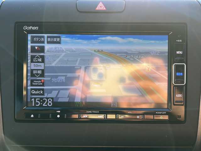 ホンダ フリード G ホンダセンシング 道東・釧路十勝 2022(令4)年 1.4万km プラチナホワイトパール 4WD/サイドリフトアップシート車/純正メモリナビ　/(AM/FM/フルセグTV/ＤＶＤ再生/Ｂｌｕｅｔｏｏｔｈ接続)　/前後ドライブレコーダー　/ビルトインＥＴＣ　/バックカメラ/両側パワースライドドア　/前席シートヒーター　/渋滞追従機能付アダプティブ・クルーズ・コントロール　/リアコーナーセンサー　/レーンアシスト/衝突軽減ブレーキ/横滑り防止装置/アイドリングストップ/スマートキー/プッシュスタート/純正LEDヘッドライト/純正フロアマット/スタッドレスタイヤ積み込み/・185/65/R15/・溝5ミリ