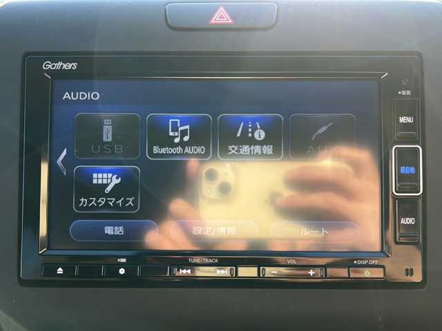 ホンダ フリード G ホンダセンシング 道東・釧路十勝 2022(令4)年 1.4万km プラチナホワイトパール 4WD/サイドリフトアップシート車/純正メモリナビ　/(AM/FM/フルセグTV/ＤＶＤ再生/Ｂｌｕｅｔｏｏｔｈ接続)　/前後ドライブレコーダー　/ビルトインＥＴＣ　/バックカメラ/両側パワースライドドア　/前席シートヒーター　/渋滞追従機能付アダプティブ・クルーズ・コントロール　/リアコーナーセンサー　/レーンアシスト/衝突軽減ブレーキ/横滑り防止装置/アイドリングストップ/スマートキー/プッシュスタート/純正LEDヘッドライト/純正フロアマット/スタッドレスタイヤ積み込み/・185/65/R15/・溝5ミリ