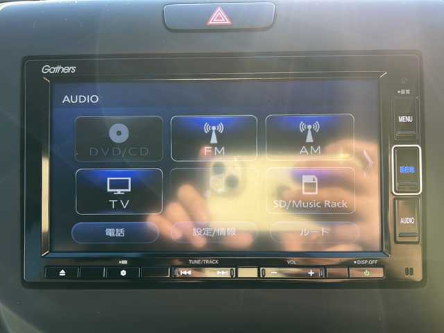 ホンダ フリード G ホンダセンシング 道東・釧路十勝 2022(令4)年 1.4万km プラチナホワイトパール 4WD/サイドリフトアップシート車/純正メモリナビ　/(AM/FM/フルセグTV/ＤＶＤ再生/Ｂｌｕｅｔｏｏｔｈ接続)　/前後ドライブレコーダー　/ビルトインＥＴＣ　/バックカメラ/両側パワースライドドア　/前席シートヒーター　/渋滞追従機能付アダプティブ・クルーズ・コントロール　/リアコーナーセンサー　/レーンアシスト/衝突軽減ブレーキ/横滑り防止装置/アイドリングストップ/スマートキー/プッシュスタート/純正LEDヘッドライト/純正フロアマット/スタッドレスタイヤ積み込み/・185/65/R15/・溝5ミリ