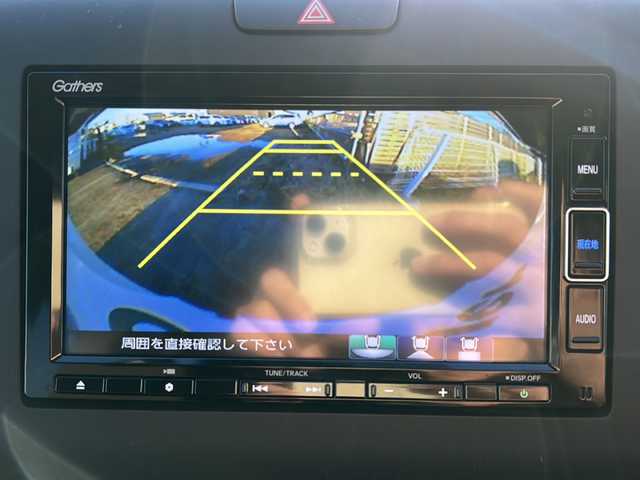 ホンダ フリード G ホンダセンシング 道東・釧路十勝 2022(令4)年 1.4万km プラチナホワイトパール 4WD/サイドリフトアップシート車/純正メモリナビ　/(AM/FM/フルセグTV/ＤＶＤ再生/Ｂｌｕｅｔｏｏｔｈ接続)　/前後ドライブレコーダー　/ビルトインＥＴＣ　/バックカメラ/両側パワースライドドア　/前席シートヒーター　/渋滞追従機能付アダプティブ・クルーズ・コントロール　/リアコーナーセンサー　/レーンアシスト/衝突軽減ブレーキ/横滑り防止装置/アイドリングストップ/スマートキー/プッシュスタート/純正LEDヘッドライト/純正フロアマット/スタッドレスタイヤ積み込み/・185/65/R15/・溝5ミリ