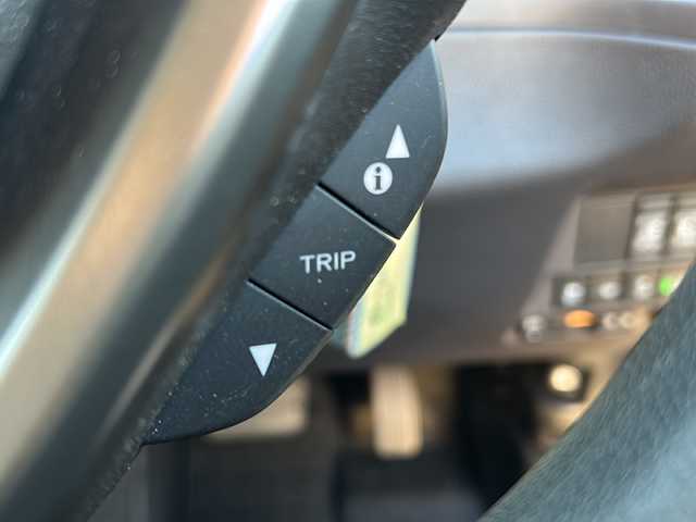 ホンダ フリード G ホンダセンシング 道東・釧路十勝 2022(令4)年 1.4万km プラチナホワイトパール 4WD/サイドリフトアップシート車/純正メモリナビ　/(AM/FM/フルセグTV/ＤＶＤ再生/Ｂｌｕｅｔｏｏｔｈ接続)　/前後ドライブレコーダー　/ビルトインＥＴＣ　/バックカメラ/両側パワースライドドア　/前席シートヒーター　/渋滞追従機能付アダプティブ・クルーズ・コントロール　/リアコーナーセンサー　/レーンアシスト/衝突軽減ブレーキ/横滑り防止装置/アイドリングストップ/スマートキー/プッシュスタート/純正LEDヘッドライト/純正フロアマット/スタッドレスタイヤ積み込み/・185/65/R15/・溝5ミリ