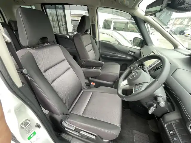 日産 セレナ ハイウェイスターVセレクションⅡ 長野県 2019(平31)年 5.3万km ブリリアントホワイトパール 純正9インチナビ/(CD・DVD・BD・フルセグTV・Bluetooth）/フリップダウンモニター/純正16インチホイール/ハンズフリーパワースライドドア（両側）/プロパイロット/360°セーフティーアシスト/エマージェンシーブレーキ/車線逸脱警報/車線逸脱防止支援/踏み間違い衝突防止アシスト/標識検知システム/コーナーセンサー/インテリジェントアラウンドビューモニター/ビルトインETC/インテリジェントルームミラー/ドライブレコーダー/革巻きステアリング/ステアリングスイッチ/電動パーキングブレーキ/ブレーキホールド/LEDヘッドライト/フォグランプ/オールライト/スマートキー/電動格納ミラー/純正フロアマット