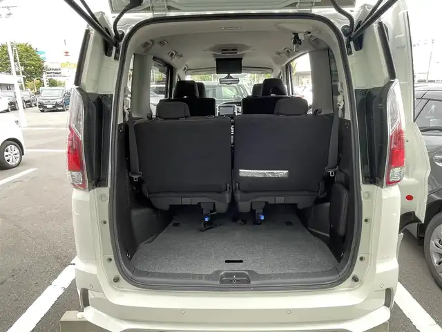 日産 セレナ ハイウェイスターVセレクションⅡ 長野県 2019(平31)年 5.3万km ブリリアントホワイトパール 純正9インチナビ/(CD・DVD・BD・フルセグTV・Bluetooth）/フリップダウンモニター/純正16インチホイール/ハンズフリーパワースライドドア（両側）/プロパイロット/360°セーフティーアシスト/エマージェンシーブレーキ/車線逸脱警報/車線逸脱防止支援/踏み間違い衝突防止アシスト/標識検知システム/コーナーセンサー/インテリジェントアラウンドビューモニター/ビルトインETC/インテリジェントルームミラー/ドライブレコーダー/革巻きステアリング/ステアリングスイッチ/電動パーキングブレーキ/ブレーキホールド/LEDヘッドライト/フォグランプ/オールライト/スマートキー/電動格納ミラー/純正フロアマット