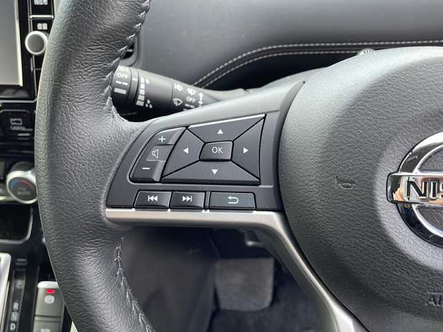 日産 セレナ ハイウェイスターVセレクションⅡ 長野県 2019(平31)年 5.3万km ブリリアントホワイトパール 純正9インチナビ/(CD・DVD・BD・フルセグTV・Bluetooth）/フリップダウンモニター/純正16インチホイール/ハンズフリーパワースライドドア（両側）/プロパイロット/360°セーフティーアシスト/エマージェンシーブレーキ/車線逸脱警報/車線逸脱防止支援/踏み間違い衝突防止アシスト/標識検知システム/コーナーセンサー/インテリジェントアラウンドビューモニター/ビルトインETC/インテリジェントルームミラー/ドライブレコーダー/革巻きステアリング/ステアリングスイッチ/電動パーキングブレーキ/ブレーキホールド/LEDヘッドライト/フォグランプ/オールライト/スマートキー/電動格納ミラー/純正フロアマット