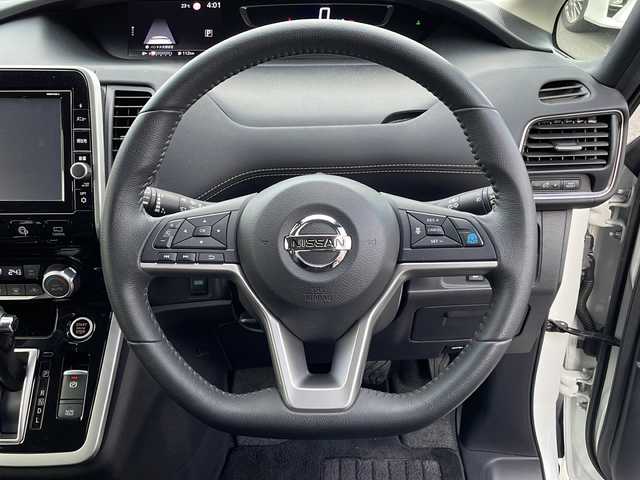 日産 セレナ ハイウェイスターVセレクションⅡ 長野県 2019(平31)年 5.3万km ブリリアントホワイトパール 純正9インチナビ/(CD・DVD・BD・フルセグTV・Bluetooth）/フリップダウンモニター/純正16インチホイール/ハンズフリーパワースライドドア（両側）/プロパイロット/360°セーフティーアシスト/エマージェンシーブレーキ/車線逸脱警報/車線逸脱防止支援/踏み間違い衝突防止アシスト/標識検知システム/コーナーセンサー/インテリジェントアラウンドビューモニター/ビルトインETC/インテリジェントルームミラー/ドライブレコーダー/革巻きステアリング/ステアリングスイッチ/電動パーキングブレーキ/ブレーキホールド/LEDヘッドライト/フォグランプ/オールライト/スマートキー/電動格納ミラー/純正フロアマット