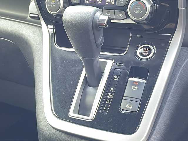 日産 セレナ ハイウェイスターVセレクションⅡ 長野県 2019(平31)年 5.3万km ブリリアントホワイトパール 純正9インチナビ/(CD・DVD・BD・フルセグTV・Bluetooth）/フリップダウンモニター/純正16インチホイール/ハンズフリーパワースライドドア（両側）/プロパイロット/360°セーフティーアシスト/エマージェンシーブレーキ/車線逸脱警報/車線逸脱防止支援/踏み間違い衝突防止アシスト/標識検知システム/コーナーセンサー/インテリジェントアラウンドビューモニター/ビルトインETC/インテリジェントルームミラー/ドライブレコーダー/革巻きステアリング/ステアリングスイッチ/電動パーキングブレーキ/ブレーキホールド/LEDヘッドライト/フォグランプ/オールライト/スマートキー/電動格納ミラー/純正フロアマット