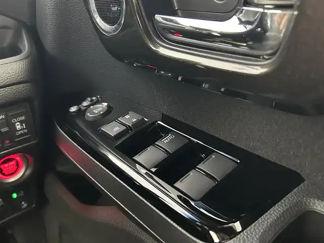 ホンダ Ｎ ＢＯＸ カスタム G L ホンダセンシング 千葉県 2020(令2)年 3.3万km クリスタルブラックパール 禁煙車/両側電動ドア/ホンダセンシング/・レーンキープアシスト/・レーダークルーズコントロール/・路外逸脱抑制/純正メモリナビ/・型番：VXM-204VFi/・CD/DVD/USB/Bluetooth/フルセグTV/・バックカメラ/・ビルトインETC/DNシートヒーター/純正ドアバイザー/純正14インチAW/オートライト/・シーケンシャルウインカー/・LEDヘッドライト/・LEDフォグランプ