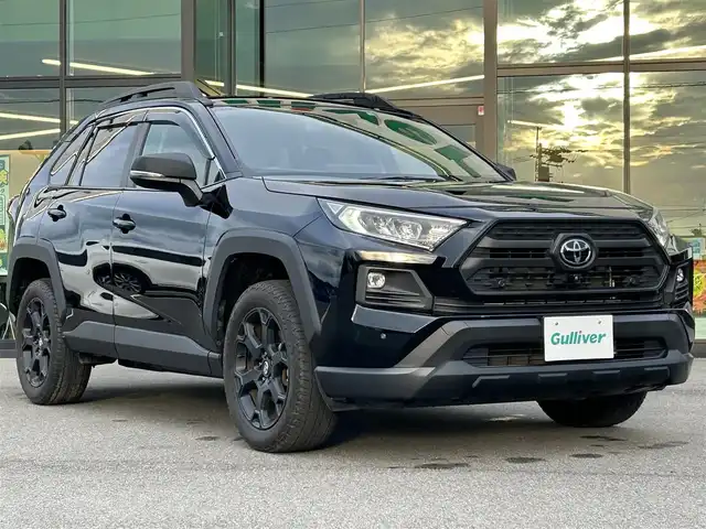 トヨタ ＲＡＶ４ アドベンチャー オフロードPKGⅡ 愛媛県 2022(令4)年 3.3万km アティチュードブラックマイカ 純正10.5型ディスプレイオーディオ/全周囲カメラ/黒革温冷シート/運転席メモリー機能付パワーシート/トヨタセーフティセンス/レーダークルーズコントロール/衝突被害軽減装置/車線逸脱防止装置/ブラインドスポットモニター/クリアランスソナー/電動リアゲート/デジタルインナーミラー/ブラックルーフレール/電動パーキングブレーキ/Autohold/ステアリングヒーター/ステアリングリモコン/電格ミラー/LEDヘッドライト/オートマチックハイビーム/タイプC充電/現状サマー(純正AW)(225/60/R18)/FALKEN WILDPEAK A/T TRAIL 0A