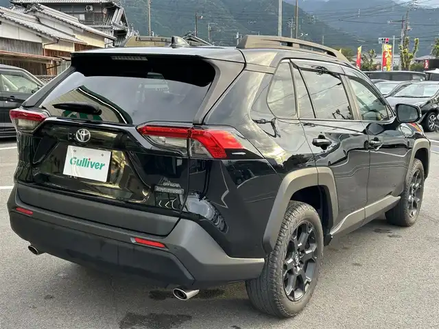 トヨタ ＲＡＶ４ アドベンチャー オフロードPKGⅡ 愛媛県 2022(令4)年 3.3万km アティチュードブラックマイカ 純正10.5型ディスプレイオーディオ/全周囲カメラ/黒革温冷シート/運転席メモリー機能付パワーシート/トヨタセーフティセンス/レーダークルーズコントロール/衝突被害軽減装置/車線逸脱防止装置/ブラインドスポットモニター/クリアランスソナー/電動リアゲート/デジタルインナーミラー/ブラックルーフレール/電動パーキングブレーキ/Autohold/ステアリングヒーター/ステアリングリモコン/電格ミラー/LEDヘッドライト/オートマチックハイビーム/タイプC充電/現状サマー(純正AW)(225/60/R18)/FALKEN WILDPEAK A/T TRAIL 0A