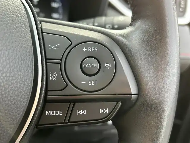 トヨタ ＲＡＶ４ アドベンチャー オフロードPKGⅡ 愛媛県 2022(令4)年 3.3万km アティチュードブラックマイカ 純正10.5型ディスプレイオーディオ/全周囲カメラ/黒革温冷シート/運転席メモリー機能付パワーシート/トヨタセーフティセンス/レーダークルーズコントロール/衝突被害軽減装置/車線逸脱防止装置/ブラインドスポットモニター/クリアランスソナー/電動リアゲート/デジタルインナーミラー/ブラックルーフレール/電動パーキングブレーキ/Autohold/ステアリングヒーター/ステアリングリモコン/電格ミラー/LEDヘッドライト/オートマチックハイビーム/タイプC充電/現状サマー(純正AW)(225/60/R18)/FALKEN WILDPEAK A/T TRAIL 0A
