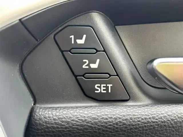 トヨタ ＲＡＶ４ アドベンチャー オフロードPKGⅡ 愛媛県 2022(令4)年 3.3万km アティチュードブラックマイカ 純正10.5型ディスプレイオーディオ/全周囲カメラ/黒革温冷シート/運転席メモリー機能付パワーシート/トヨタセーフティセンス/レーダークルーズコントロール/衝突被害軽減装置/車線逸脱防止装置/ブラインドスポットモニター/クリアランスソナー/電動リアゲート/デジタルインナーミラー/ブラックルーフレール/電動パーキングブレーキ/Autohold/ステアリングヒーター/ステアリングリモコン/電格ミラー/LEDヘッドライト/オートマチックハイビーム/タイプC充電/現状サマー(純正AW)(225/60/R18)/FALKEN WILDPEAK A/T TRAIL 0A