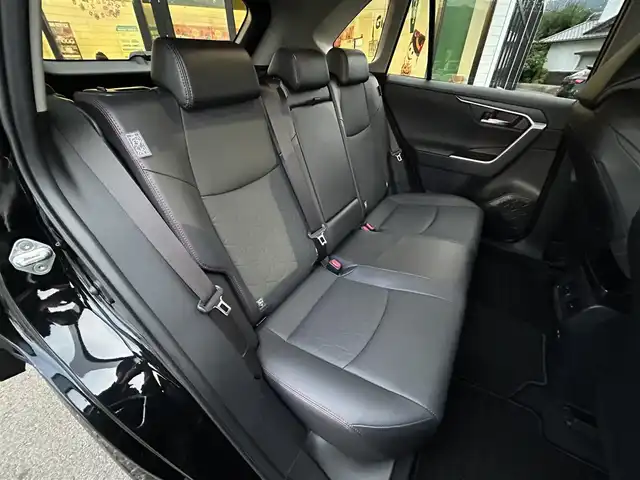 トヨタ ＲＡＶ４ アドベンチャー オフロードPKGⅡ 愛媛県 2022(令4)年 3.3万km アティチュードブラックマイカ 純正10.5型ディスプレイオーディオ/全周囲カメラ/黒革温冷シート/運転席メモリー機能付パワーシート/トヨタセーフティセンス/レーダークルーズコントロール/衝突被害軽減装置/車線逸脱防止装置/ブラインドスポットモニター/クリアランスソナー/電動リアゲート/デジタルインナーミラー/ブラックルーフレール/電動パーキングブレーキ/Autohold/ステアリングヒーター/ステアリングリモコン/電格ミラー/LEDヘッドライト/オートマチックハイビーム/タイプC充電/現状サマー(純正AW)(225/60/R18)/FALKEN WILDPEAK A/T TRAIL 0A