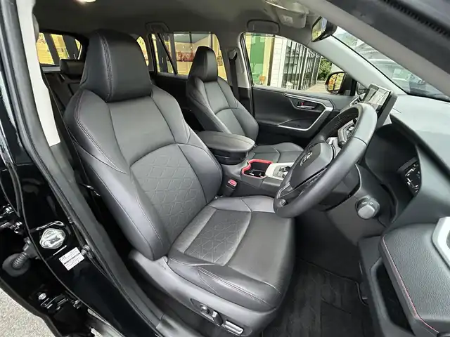トヨタ ＲＡＶ４ アドベンチャー オフロードPKGⅡ 愛媛県 2022(令4)年 3.3万km アティチュードブラックマイカ 純正10.5型ディスプレイオーディオ/全周囲カメラ/黒革温冷シート/運転席メモリー機能付パワーシート/トヨタセーフティセンス/レーダークルーズコントロール/衝突被害軽減装置/車線逸脱防止装置/ブラインドスポットモニター/クリアランスソナー/電動リアゲート/デジタルインナーミラー/ブラックルーフレール/電動パーキングブレーキ/Autohold/ステアリングヒーター/ステアリングリモコン/電格ミラー/LEDヘッドライト/オートマチックハイビーム/タイプC充電/現状サマー(純正AW)(225/60/R18)/FALKEN WILDPEAK A/T TRAIL 0A