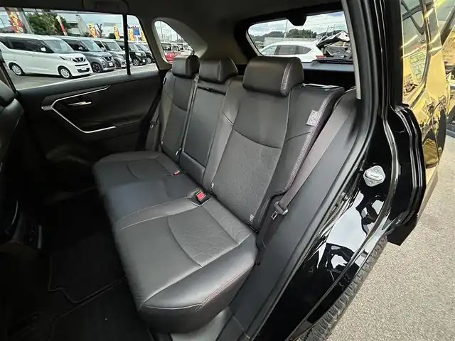 トヨタ ＲＡＶ４ アドベンチャー オフロードPKGⅡ 愛媛県 2022(令4)年 3.3万km アティチュードブラックマイカ 純正10.5型ディスプレイオーディオ/全周囲カメラ/黒革温冷シート/運転席メモリー機能付パワーシート/トヨタセーフティセンス/レーダークルーズコントロール/衝突被害軽減装置/車線逸脱防止装置/ブラインドスポットモニター/クリアランスソナー/電動リアゲート/デジタルインナーミラー/ブラックルーフレール/電動パーキングブレーキ/Autohold/ステアリングヒーター/ステアリングリモコン/電格ミラー/LEDヘッドライト/オートマチックハイビーム/タイプC充電/現状サマー(純正AW)(225/60/R18)/FALKEN WILDPEAK A/T TRAIL 0A