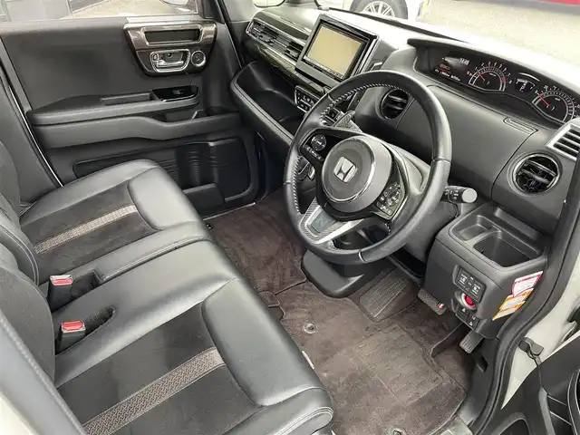 ホンダ Ｎ ＢＯＸ カスタム G L ターボ ホンダセンシング 島根県 2018(平30)年 6.8万km プラチナホワイトパール 登録時走行距離67535km/社外ナビ（Bluetooth・AM・FM・CD・DVD）/ワンセグTV/ツートンカラー/ホンダセンシング/・衝突被害軽減ブレーキ/・アダプティブクルーズコントロール/・車線維持支援システム/・誤発進抑制機能/両側パワースライドドア/コーナーセンサー/LEDヘッドライト/フォグランプ/オートライト/前席エアバッグ/プッシュスタート/スマートキー(×1)/社外15インチAW/ロールサンシェード/パドルシフト/充電用USB/アイドリングストップ/禁煙車