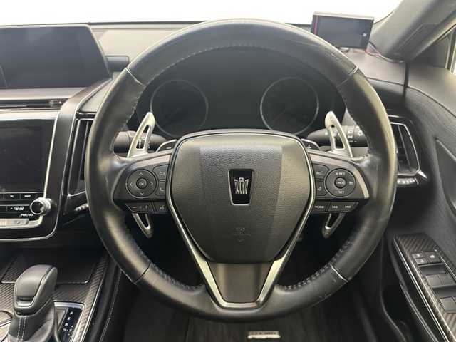 トヨタ クラウン ハイブリッド RS 兵庫県 2019(平31)年 4万km ホワイトパールクリスタルシャイン 純正ナビ/（CD/DVD/フルセグTV/BT）/前後ドライブレコーダー（HDR360GW）/追従式クルーズコントロール/バックカメラ/純正フロアマット/前席パワーシート/前席シートヒーター/ステアリングヒーター/LEDヘッドライト/前後コーナーセンサー/RAYSアルミホイール/社外キャリパー/純正アルミホイール積込