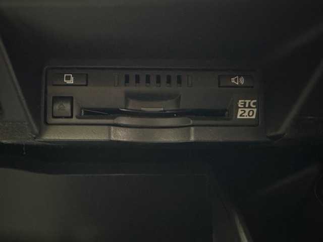 トヨタ クラウン ハイブリッド RS 兵庫県 2019(平31)年 4万km ホワイトパールクリスタルシャイン 純正ナビ/（CD/DVD/フルセグTV/BT）/前後ドライブレコーダー（HDR360GW）/追従式クルーズコントロール/バックカメラ/純正フロアマット/前席パワーシート/前席シートヒーター/ステアリングヒーター/LEDヘッドライト/前後コーナーセンサー/RAYSアルミホイール/社外キャリパー/純正アルミホイール積込