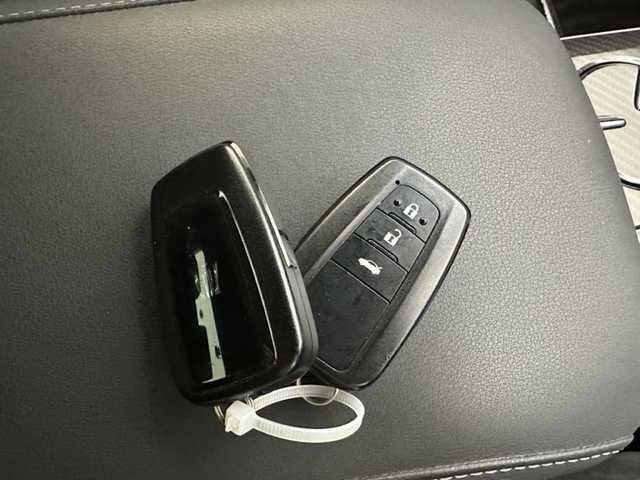 トヨタ クラウン ハイブリッド RS 兵庫県 2019(平31)年 4万km ホワイトパールクリスタルシャイン 純正ナビ/（CD/DVD/フルセグTV/BT）/前後ドライブレコーダー（HDR360GW）/追従式クルーズコントロール/バックカメラ/純正フロアマット/前席パワーシート/前席シートヒーター/ステアリングヒーター/LEDヘッドライト/前後コーナーセンサー/RAYSアルミホイール/社外キャリパー/純正アルミホイール積込