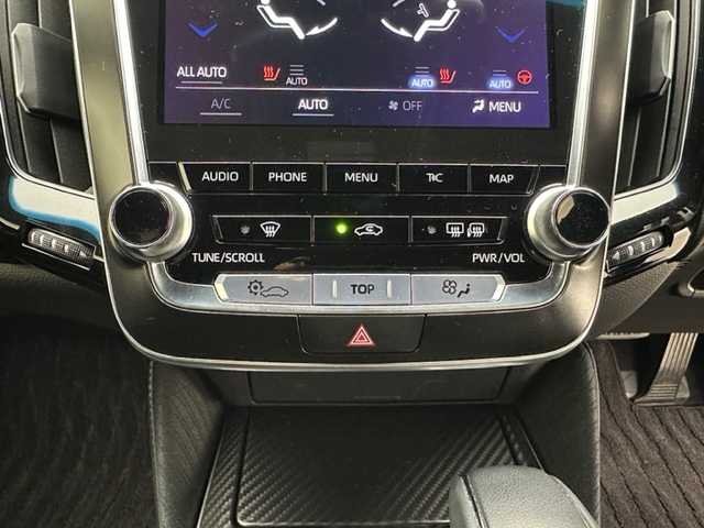 トヨタ クラウン ハイブリッド RS 兵庫県 2019(平31)年 4万km ホワイトパールクリスタルシャイン 純正ナビ/（CD/DVD/フルセグTV/BT）/前後ドライブレコーダー（HDR360GW）/追従式クルーズコントロール/バックカメラ/純正フロアマット/前席パワーシート/前席シートヒーター/ステアリングヒーター/LEDヘッドライト/前後コーナーセンサー/RAYSアルミホイール/社外キャリパー/純正アルミホイール積込