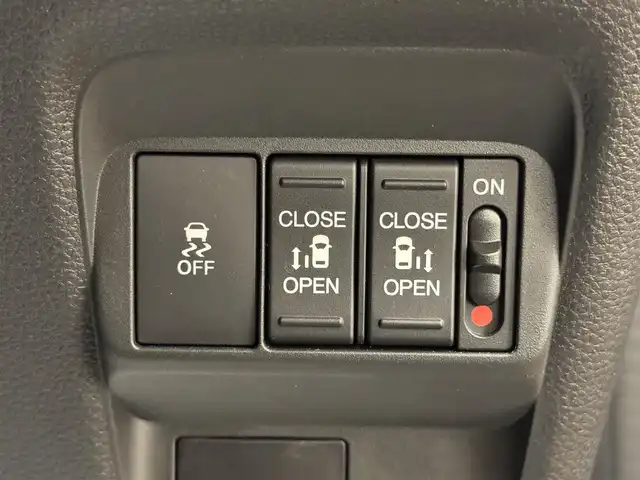 ホンダ フリード ハイブリット e:HEV クロスター 群馬県 2024(令6)年 1.2万km ソニックグレーパール ホンダセンシング/・路外逸脱抑制機能/・ブラインドスポットインフォメーション/・踏み間違い衝突軽減システム/・パーキングセンサー警報/・アダプティブクルーズコントロール/純正9インチナビ/・フルセグTV/・BT/AppleCarPlay/AndroidAuto/USB/・FM/AM/マルチビューカメラシステム/ビルトインETC/ドライブレコーダー/両側パワースライドドア/革巻きステアリング/ステアリングスイッチ/ブラックハーフレザーシート/前席シート/スマートキー/プッシュスタート/電子パーキング/ブレーキーオートホールド/LEDヘッドライト/フォグランプ/オートライト/オートマチックハイビーム/ルーフレール/純正フロアマット/リヤサーキュレーター/電動格納ウィンカーミラー/横滑り防止機能