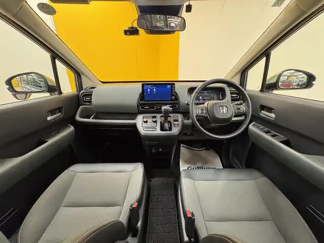 ホンダ フリード ハイブリット e:HEV クロスター 群馬県 2024(令6)年 1.2万km ソニックグレーパール ホンダセンシング/・路外逸脱抑制機能/・ブラインドスポットインフォメーション/・踏み間違い衝突軽減システム/・パーキングセンサー警報/・アダプティブクルーズコントロール/純正9インチナビ/・フルセグTV/・BT/AppleCarPlay/AndroidAuto/USB/・FM/AM/マルチビューカメラシステム/ビルトインETC/ドライブレコーダー/両側パワースライドドア/革巻きステアリング/ステアリングスイッチ/ブラックハーフレザーシート/前席シート/スマートキー/プッシュスタート/電子パーキング/ブレーキーオートホールド/LEDヘッドライト/フォグランプ/オートライト/オートマチックハイビーム/ルーフレール/純正フロアマット/リヤサーキュレーター/電動格納ウィンカーミラー/横滑り防止機能