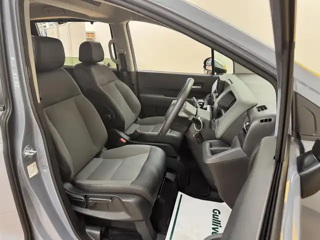 ホンダ フリード ハイブリット e:HEV クロスター 群馬県 2024(令6)年 1.2万km ソニックグレーパール ホンダセンシング/・路外逸脱抑制機能/・ブラインドスポットインフォメーション/・踏み間違い衝突軽減システム/・パーキングセンサー警報/・アダプティブクルーズコントロール/純正9インチナビ/・フルセグTV/・BT/AppleCarPlay/AndroidAuto/USB/・FM/AM/マルチビューカメラシステム/ビルトインETC/ドライブレコーダー/両側パワースライドドア/革巻きステアリング/ステアリングスイッチ/ブラックハーフレザーシート/前席シート/スマートキー/プッシュスタート/電子パーキング/ブレーキーオートホールド/LEDヘッドライト/フォグランプ/オートライト/オートマチックハイビーム/ルーフレール/純正フロアマット/リヤサーキュレーター/電動格納ウィンカーミラー/横滑り防止機能