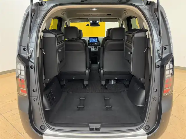 ホンダ フリード ハイブリット e:HEV クロスター 群馬県 2024(令6)年 1.2万km ソニックグレーパール ホンダセンシング/・路外逸脱抑制機能/・ブラインドスポットインフォメーション/・踏み間違い衝突軽減システム/・パーキングセンサー警報/・アダプティブクルーズコントロール/純正9インチナビ/・フルセグTV/・BT/AppleCarPlay/AndroidAuto/USB/・FM/AM/マルチビューカメラシステム/ビルトインETC/ドライブレコーダー/両側パワースライドドア/革巻きステアリング/ステアリングスイッチ/ブラックハーフレザーシート/前席シート/スマートキー/プッシュスタート/電子パーキング/ブレーキーオートホールド/LEDヘッドライト/フォグランプ/オートライト/オートマチックハイビーム/ルーフレール/純正フロアマット/リヤサーキュレーター/電動格納ウィンカーミラー/横滑り防止機能