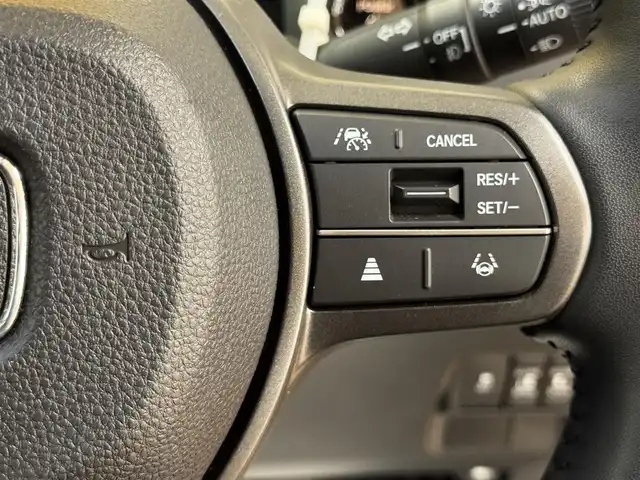 ホンダ フリード ハイブリット e:HEV クロスター 群馬県 2024(令6)年 1.2万km ソニックグレーパール ホンダセンシング/・路外逸脱抑制機能/・ブラインドスポットインフォメーション/・踏み間違い衝突軽減システム/・パーキングセンサー警報/・アダプティブクルーズコントロール/純正9インチナビ/・フルセグTV/・BT/AppleCarPlay/AndroidAuto/USB/・FM/AM/マルチビューカメラシステム/ビルトインETC/ドライブレコーダー/両側パワースライドドア/革巻きステアリング/ステアリングスイッチ/ブラックハーフレザーシート/前席シート/スマートキー/プッシュスタート/電子パーキング/ブレーキーオートホールド/LEDヘッドライト/フォグランプ/オートライト/オートマチックハイビーム/ルーフレール/純正フロアマット/リヤサーキュレーター/電動格納ウィンカーミラー/横滑り防止機能