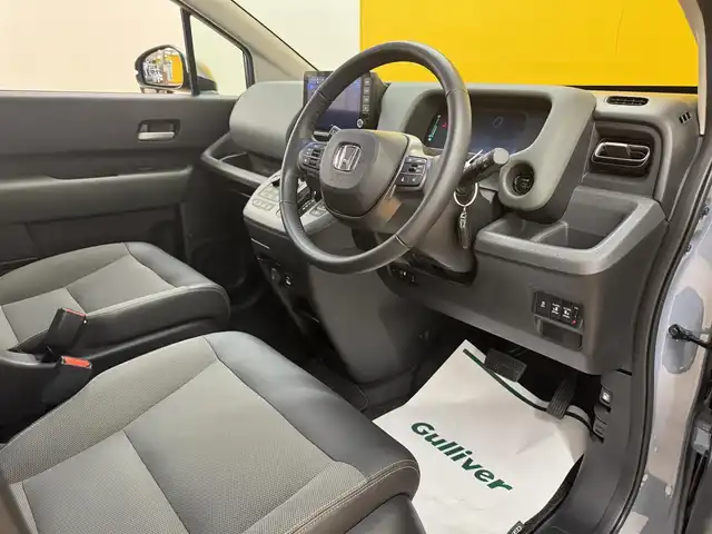 ホンダ フリード ハイブリット e:HEV クロスター 群馬県 2024(令6)年 1.2万km ソニックグレーパール ホンダセンシング/・路外逸脱抑制機能/・ブラインドスポットインフォメーション/・踏み間違い衝突軽減システム/・パーキングセンサー警報/・アダプティブクルーズコントロール/純正9インチナビ/・フルセグTV/・BT/AppleCarPlay/AndroidAuto/USB/・FM/AM/マルチビューカメラシステム/ビルトインETC/ドライブレコーダー/両側パワースライドドア/革巻きステアリング/ステアリングスイッチ/ブラックハーフレザーシート/前席シート/スマートキー/プッシュスタート/電子パーキング/ブレーキーオートホールド/LEDヘッドライト/フォグランプ/オートライト/オートマチックハイビーム/ルーフレール/純正フロアマット/リヤサーキュレーター/電動格納ウィンカーミラー/横滑り防止機能