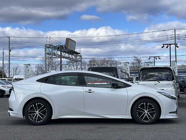 トヨタ プリウス Z 道央・札幌 2024(令6)年 3.6万km プラチナホワイトパールマイカ ワンオーナー/モデリスタ/純正ディスプレイオーディオ/【ＢＴ／ＨＤＭＩ／Ｍｉｒａｃａｓｔ／ＵＳＢ】/ワイアレス充電/パノラミックビューモニター/デジタルインナーミラー/ＵＳＢ出力電源/ＡＣ１００Ｖ/トヨタプロアクティブドライビングシステム/プリクラッシュセーフティ/ブラインドスポットモニタリング/自動駐車アシスト/レーダークルーズコントロール/レーンディパーチャアラート/フロント／リアクロストラフィックアラート/リヤカメラディテクション/安心降車アシスト/後方車両接近通知/周辺車両接近時サポート/ロードサインアシスト/レーンチェンジアシスト/パーキングサポートブレーキ/革巻きステアリング/ステアリングスイッチ/ステアリングヒーター/レザーシート/運転席パワーシート/運転席シートメモリ/前席シートヒーター／エアシート/オートライト/オートハイビーム/ＬＥＤ/フォグランプ/フロントワイパーデアイサー/レインセンサー/ドアミラーヒーター/オート電動格納ミラー/ビルトインＥＴＣ/純正フロアマット/スペアキー