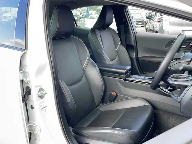 トヨタ プリウス Z 道央・札幌 2024(令6)年 3.6万km プラチナホワイトパールマイカ ワンオーナー/モデリスタ/純正ディスプレイオーディオ/【ＢＴ／ＨＤＭＩ／Ｍｉｒａｃａｓｔ／ＵＳＢ】/ワイアレス充電/パノラミックビューモニター/デジタルインナーミラー/ＵＳＢ出力電源/ＡＣ１００Ｖ/トヨタプロアクティブドライビングシステム/プリクラッシュセーフティ/ブラインドスポットモニタリング/自動駐車アシスト/レーダークルーズコントロール/レーンディパーチャアラート/フロント／リアクロストラフィックアラート/リヤカメラディテクション/安心降車アシスト/後方車両接近通知/周辺車両接近時サポート/ロードサインアシスト/レーンチェンジアシスト/パーキングサポートブレーキ/革巻きステアリング/ステアリングスイッチ/ステアリングヒーター/レザーシート/運転席パワーシート/運転席シートメモリ/前席シートヒーター／エアシート/オートライト/オートハイビーム/ＬＥＤ/フォグランプ/フロントワイパーデアイサー/レインセンサー/ドアミラーヒーター/オート電動格納ミラー/ビルトインＥＴＣ/純正フロアマット/スペアキー