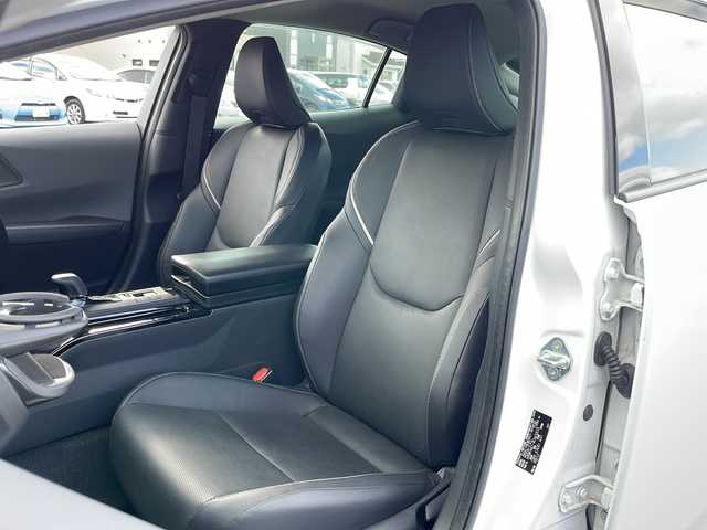 トヨタ プリウス Z 道央・札幌 2024(令6)年 3.6万km プラチナホワイトパールマイカ ワンオーナー/モデリスタ/純正ディスプレイオーディオ/【ＢＴ／ＨＤＭＩ／Ｍｉｒａｃａｓｔ／ＵＳＢ】/ワイアレス充電/パノラミックビューモニター/デジタルインナーミラー/ＵＳＢ出力電源/ＡＣ１００Ｖ/トヨタプロアクティブドライビングシステム/プリクラッシュセーフティ/ブラインドスポットモニタリング/自動駐車アシスト/レーダークルーズコントロール/レーンディパーチャアラート/フロント／リアクロストラフィックアラート/リヤカメラディテクション/安心降車アシスト/後方車両接近通知/周辺車両接近時サポート/ロードサインアシスト/レーンチェンジアシスト/パーキングサポートブレーキ/革巻きステアリング/ステアリングスイッチ/ステアリングヒーター/レザーシート/運転席パワーシート/運転席シートメモリ/前席シートヒーター／エアシート/オートライト/オートハイビーム/ＬＥＤ/フォグランプ/フロントワイパーデアイサー/レインセンサー/ドアミラーヒーター/オート電動格納ミラー/ビルトインＥＴＣ/純正フロアマット/スペアキー