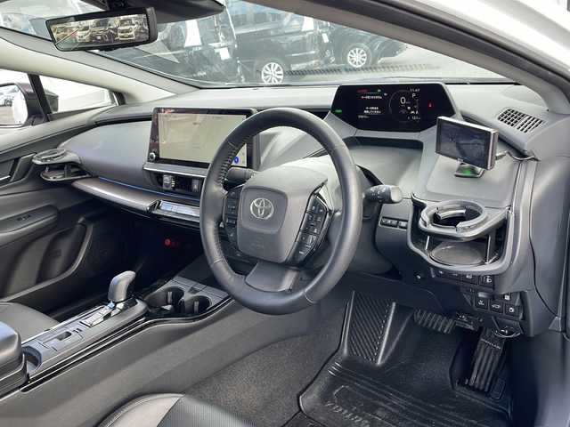 トヨタ プリウス Z 道央・札幌 2024(令6)年 3.6万km プラチナホワイトパールマイカ ワンオーナー/モデリスタ/純正ディスプレイオーディオ/【ＢＴ／ＨＤＭＩ／Ｍｉｒａｃａｓｔ／ＵＳＢ】/ワイアレス充電/パノラミックビューモニター/デジタルインナーミラー/ＵＳＢ出力電源/ＡＣ１００Ｖ/トヨタプロアクティブドライビングシステム/プリクラッシュセーフティ/ブラインドスポットモニタリング/自動駐車アシスト/レーダークルーズコントロール/レーンディパーチャアラート/フロント／リアクロストラフィックアラート/リヤカメラディテクション/安心降車アシスト/後方車両接近通知/周辺車両接近時サポート/ロードサインアシスト/レーンチェンジアシスト/パーキングサポートブレーキ/革巻きステアリング/ステアリングスイッチ/ステアリングヒーター/レザーシート/運転席パワーシート/運転席シートメモリ/前席シートヒーター／エアシート/オートライト/オートハイビーム/ＬＥＤ/フォグランプ/フロントワイパーデアイサー/レインセンサー/ドアミラーヒーター/オート電動格納ミラー/ビルトインＥＴＣ/純正フロアマット/スペアキー