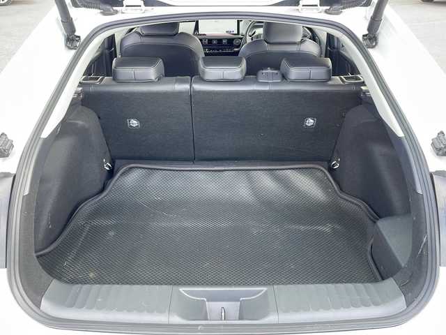 トヨタ プリウス Z 道央・札幌 2024(令6)年 3.6万km プラチナホワイトパールマイカ ワンオーナー/モデリスタ/純正ディスプレイオーディオ/【ＢＴ／ＨＤＭＩ／Ｍｉｒａｃａｓｔ／ＵＳＢ】/ワイアレス充電/パノラミックビューモニター/デジタルインナーミラー/ＵＳＢ出力電源/ＡＣ１００Ｖ/トヨタプロアクティブドライビングシステム/プリクラッシュセーフティ/ブラインドスポットモニタリング/自動駐車アシスト/レーダークルーズコントロール/レーンディパーチャアラート/フロント／リアクロストラフィックアラート/リヤカメラディテクション/安心降車アシスト/後方車両接近通知/周辺車両接近時サポート/ロードサインアシスト/レーンチェンジアシスト/パーキングサポートブレーキ/革巻きステアリング/ステアリングスイッチ/ステアリングヒーター/レザーシート/運転席パワーシート/運転席シートメモリ/前席シートヒーター／エアシート/オートライト/オートハイビーム/ＬＥＤ/フォグランプ/フロントワイパーデアイサー/レインセンサー/ドアミラーヒーター/オート電動格納ミラー/ビルトインＥＴＣ/純正フロアマット/スペアキー