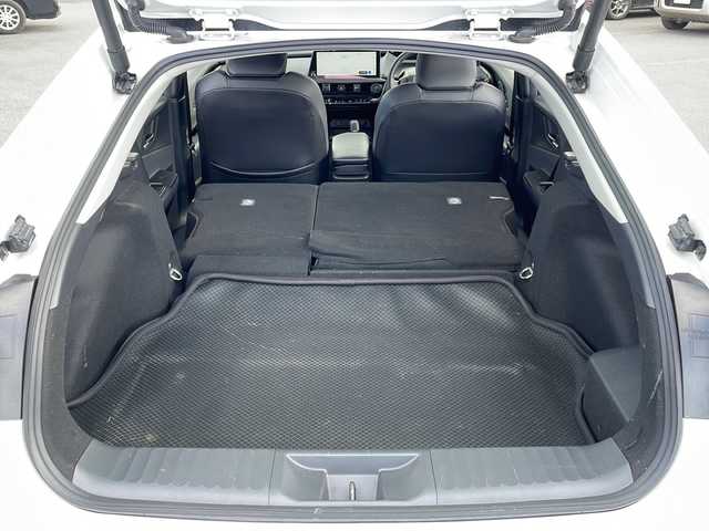 トヨタ プリウス Z 道央・札幌 2024(令6)年 3.6万km プラチナホワイトパールマイカ ワンオーナー/モデリスタ/純正ディスプレイオーディオ/【ＢＴ／ＨＤＭＩ／Ｍｉｒａｃａｓｔ／ＵＳＢ】/ワイアレス充電/パノラミックビューモニター/デジタルインナーミラー/ＵＳＢ出力電源/ＡＣ１００Ｖ/トヨタプロアクティブドライビングシステム/プリクラッシュセーフティ/ブラインドスポットモニタリング/自動駐車アシスト/レーダークルーズコントロール/レーンディパーチャアラート/フロント／リアクロストラフィックアラート/リヤカメラディテクション/安心降車アシスト/後方車両接近通知/周辺車両接近時サポート/ロードサインアシスト/レーンチェンジアシスト/パーキングサポートブレーキ/革巻きステアリング/ステアリングスイッチ/ステアリングヒーター/レザーシート/運転席パワーシート/運転席シートメモリ/前席シートヒーター／エアシート/オートライト/オートハイビーム/ＬＥＤ/フォグランプ/フロントワイパーデアイサー/レインセンサー/ドアミラーヒーター/オート電動格納ミラー/ビルトインＥＴＣ/純正フロアマット/スペアキー