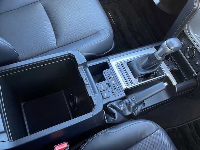 トヨタ ランドクルーザー プラド TX Lパッケージ マットブラED 山口県 2023(令5)年 2.6万km ブラック サンルーフ/7人乗り/パノラミックビューモニター/純正ディスプレイオーディオ/・Bluetooth接続/・AM/FM/・Miracast/・ナビキッド/ビルトインETC/ドライブレコーダー/Toyota Safety Sense/・プリクラッシュセーフティ/・レーンディパーチャーアラート/・ロードサインアシスト/・レーダークルーズコントロール/・先行車発進お知らせ機能/・クリアランスソナー/・ブラインドスポットモニター/・パーキングサポートブレーキ/レザーシート/パワーシートD席/N席/シートヒーター/エアシート/スマートキー/プッシュスタート/純正フロアマット/USB入力端子/ルーフレール/純正LEDライト/純正18インチアルミホイール/ウィンカーミラー/ドアバイザー