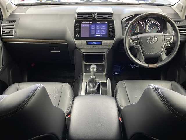 トヨタ ランドクルーザー プラド TX Lパッケージ マットブラED 大阪府 2023(令5)年 2.6万km ブラック 純正ディスプレイオーディオ/【ナビ/BT/USB】/パノラミックビューモニター/サンルーフ/ETC2.0/ブラインドスポットモニター/プリクラッシュセーフティ/レーダークルーズコントロール/コーナーセンサー前後/先行車発進アラーム/レーンキープアシスト/オートライト/電動格納三列目シート/シートヒーター/シートベンチレーション/パワーシート　D+N席/純正18インチAW/純正フロアマット