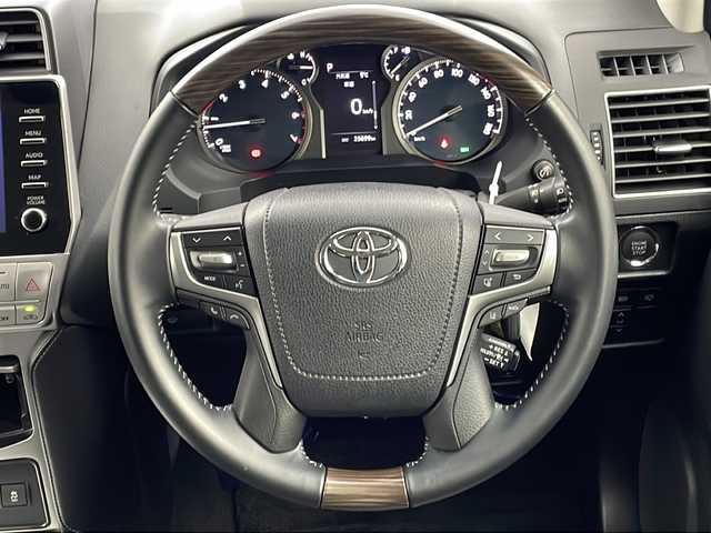 トヨタ ランドクルーザー プラド TX Lパッケージ マットブラED 大阪府 2023(令5)年 2.6万km ブラック 純正ディスプレイオーディオ/【ナビ/BT/USB】/パノラミックビューモニター/サンルーフ/ETC2.0/ブラインドスポットモニター/プリクラッシュセーフティ/レーダークルーズコントロール/コーナーセンサー前後/先行車発進アラーム/レーンキープアシスト/オートライト/電動格納三列目シート/シートヒーター/シートベンチレーション/パワーシート　D+N席/純正18インチAW/純正フロアマット